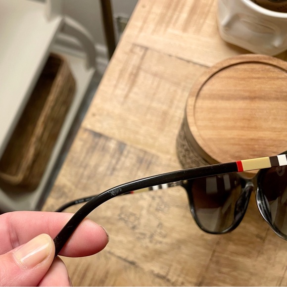 Burberry Cat Eye Sunglasses in Black | UV + Polarized Gradient Lenses - Picture 10 of 10